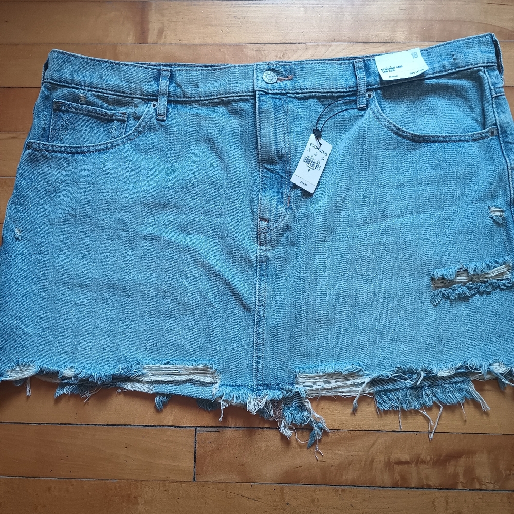 Straight mini skirt